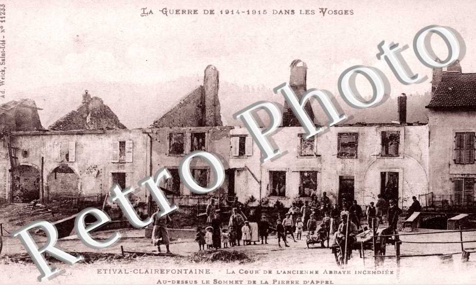 la Cour de l'Ancienne Abbaye incendiee