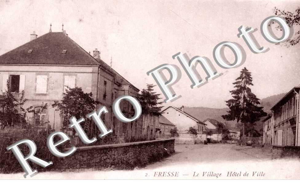 Le Village, Hotel de Ville