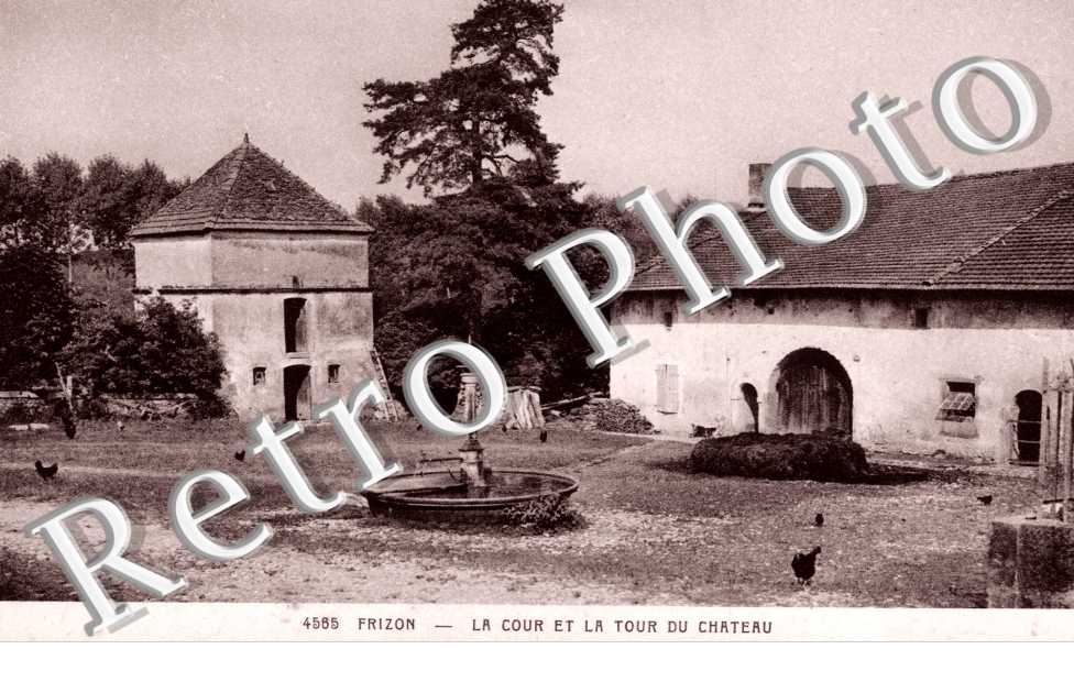 La cour et la tour du château