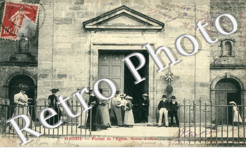 Portail de l'eglise - sortie d'office