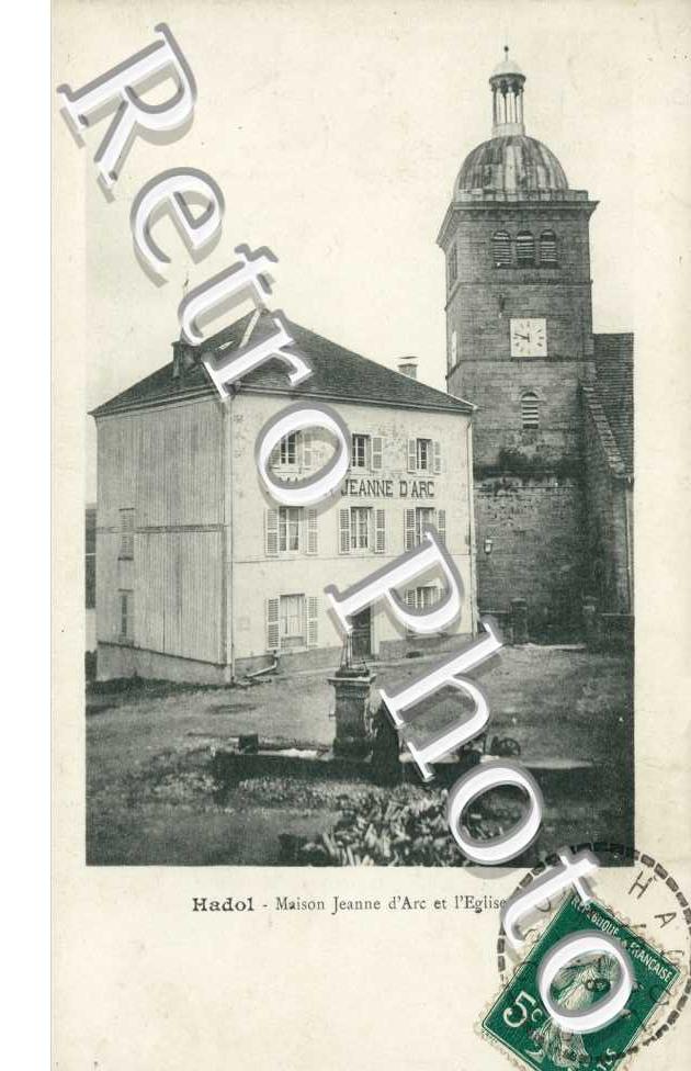 Maison Jeanne d'Arc et l'eglise