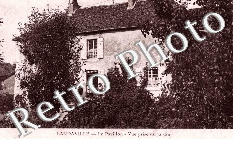 Le Pavillon, Vue prise du Jardin