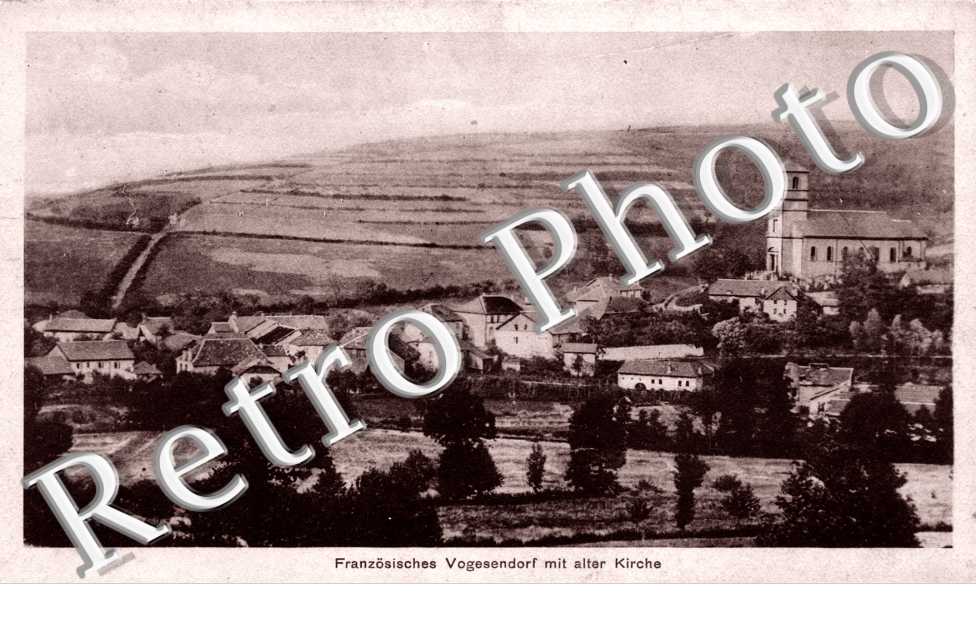 Franzosiches Vogesendorf mit alter Kirche