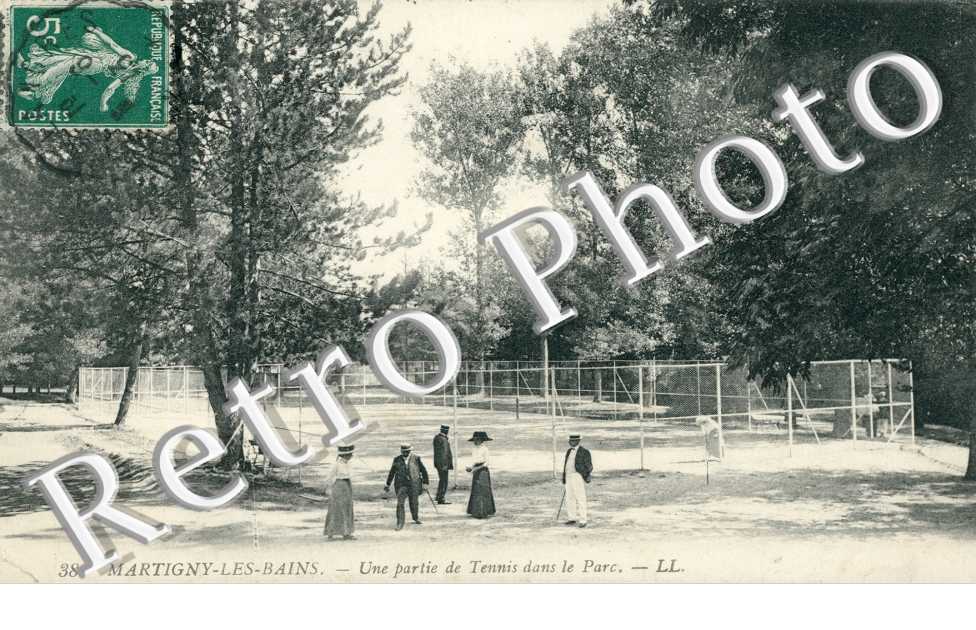 Une partie de Tennis dans le Parc