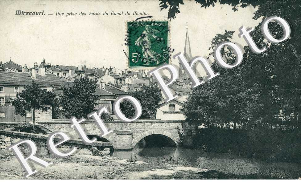Vue prise des bords du canal du Moulin