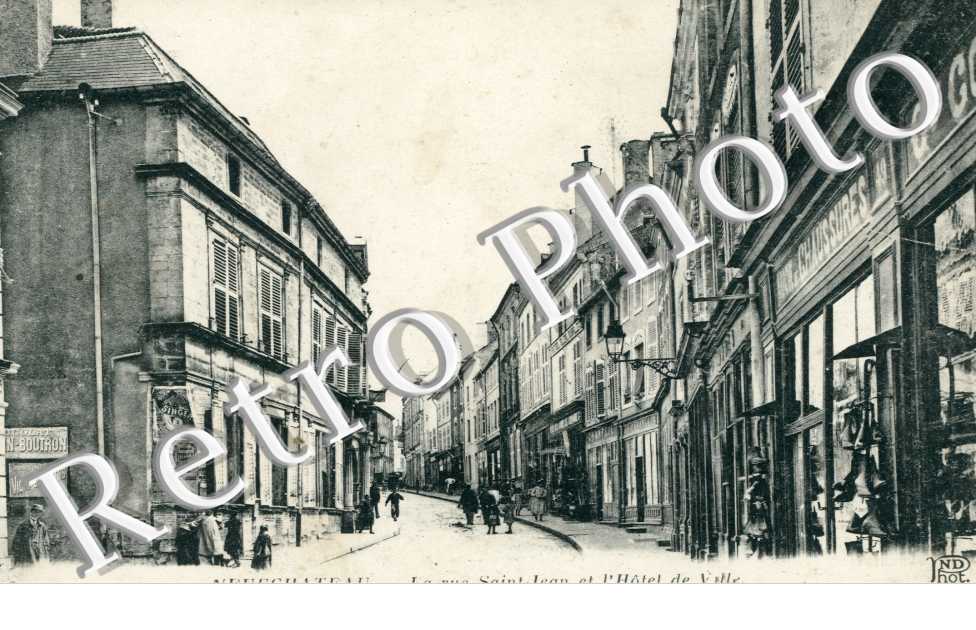 la Rue Saint-Jean et l'Hotel de Ville