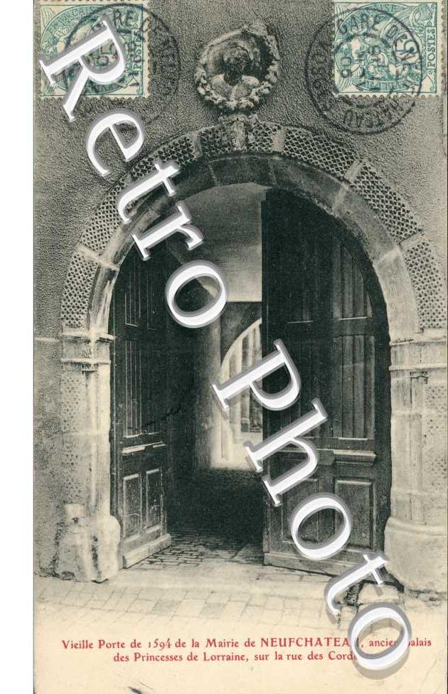 Vieille porte de l'ancien palais des Princesses