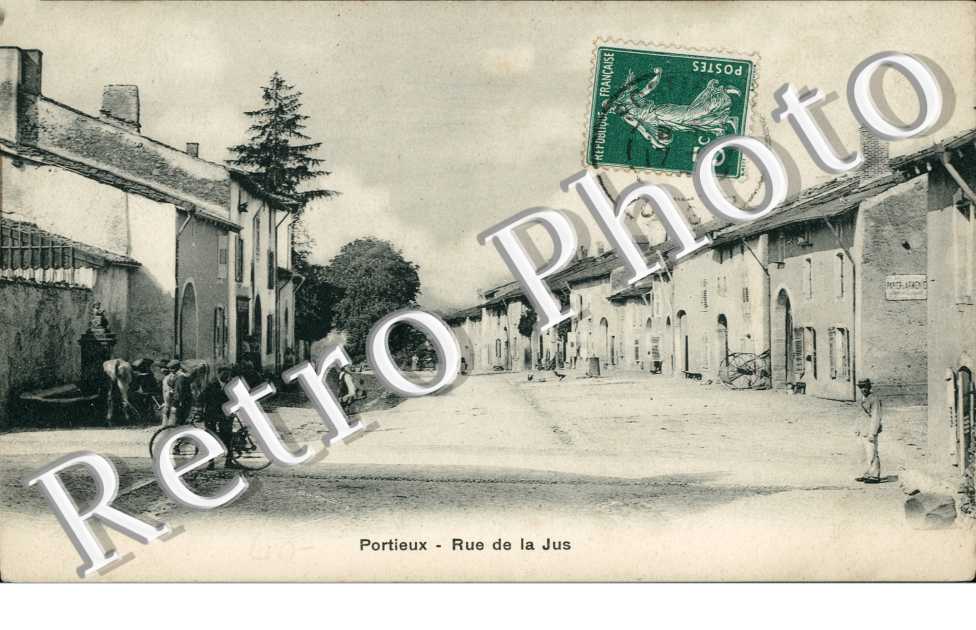 Portieux, la Rue de la Jus