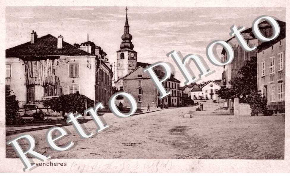 une rue, vue generale, eglise
