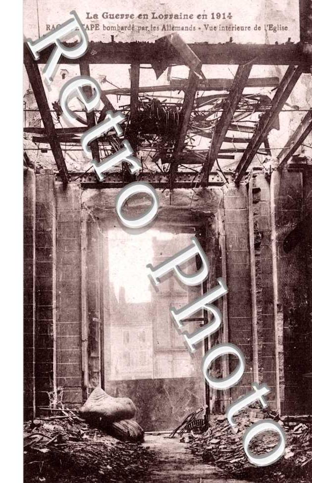 Vue interieure de l'Eglise bombardee par les Allemands