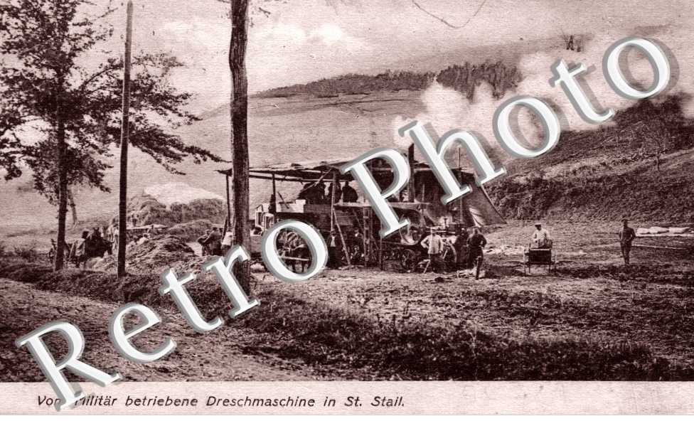 Vom Militar betriebene Dreschmaschine