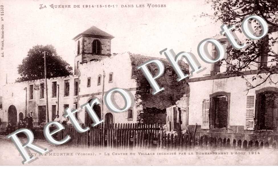 Le Centre du Village incendie par le bombardement 1914