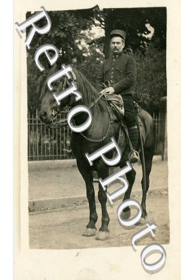 Photographie prise le 20 juin 1919 a l'arrivee de la promenade, un soldat a cheval