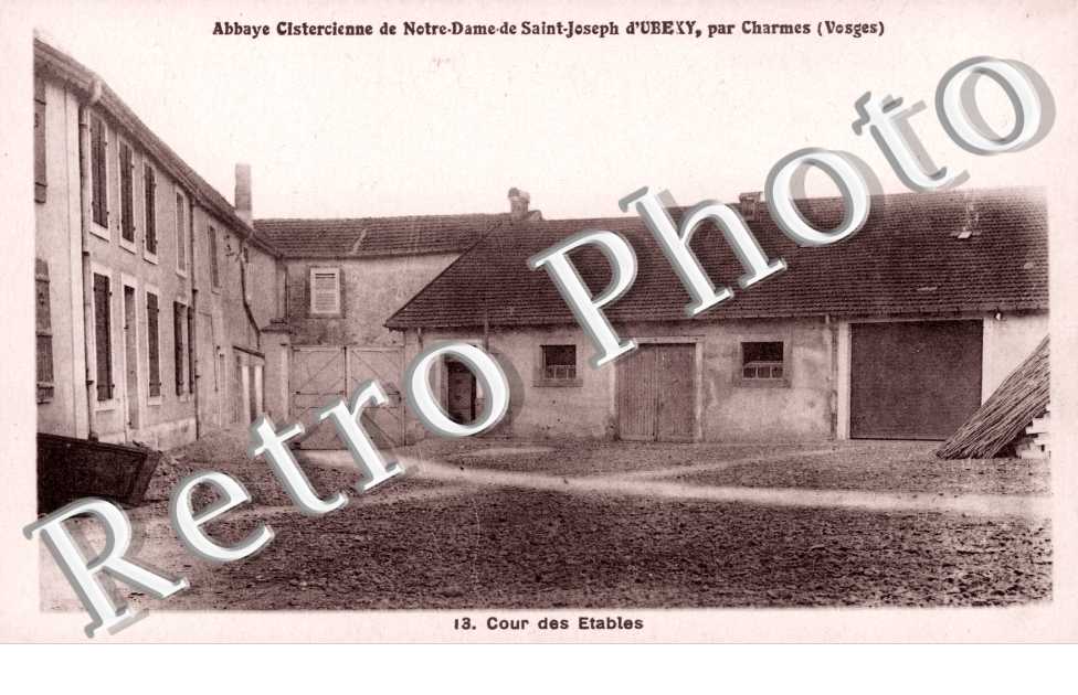 Abbaye cistercienne - cour des etables