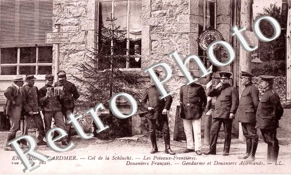 Col de la Schlucht Frontiere a la Schlucht, les Poteaux Frontieres, Douaniers Allemands et Gendarme Francais