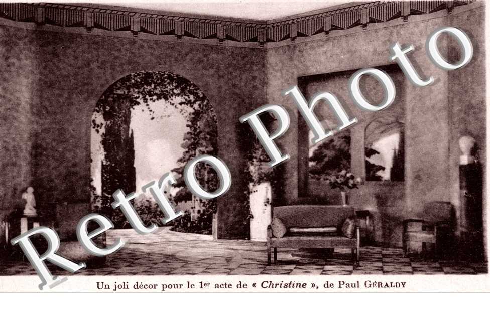Christine de Paul Geraldy  Decor du 1er acte. Theatre du caison de Vittel  C.P. Cousin Directeur Artistique