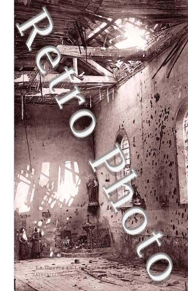 Vue interieure de l'Eglise bombardee