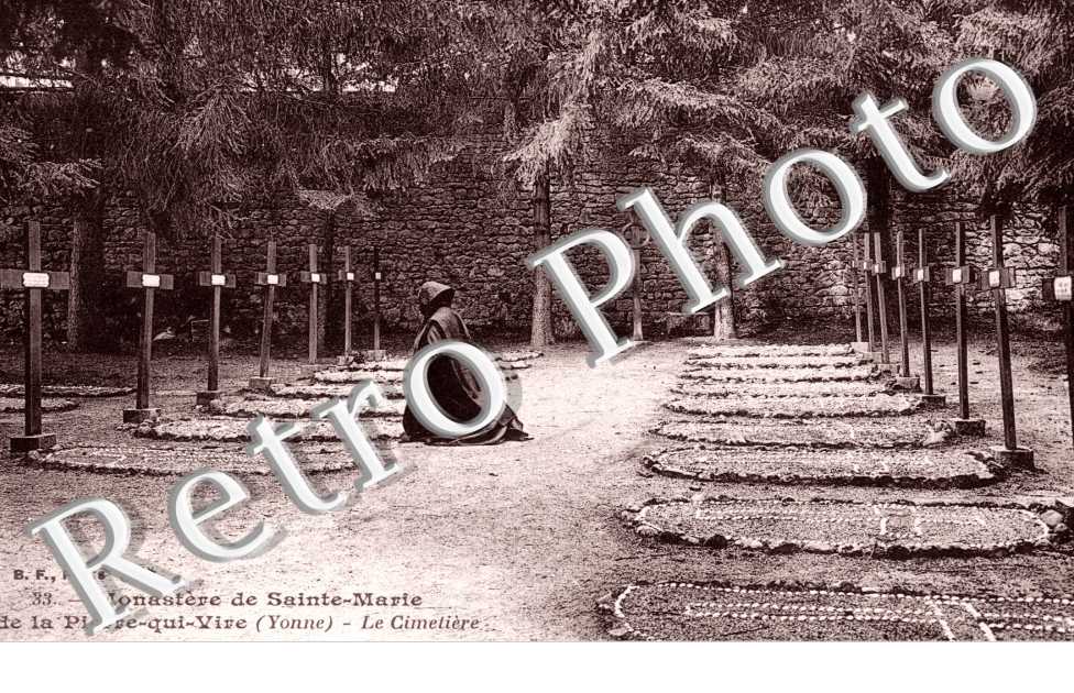 Monastere de Sainte-Marie de la Pierre-qui-Vive Le cimetiere