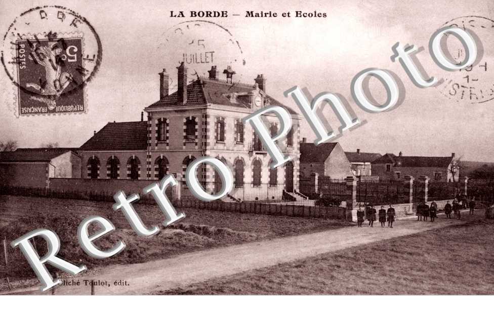 la Borde, Mairie et Ecoles