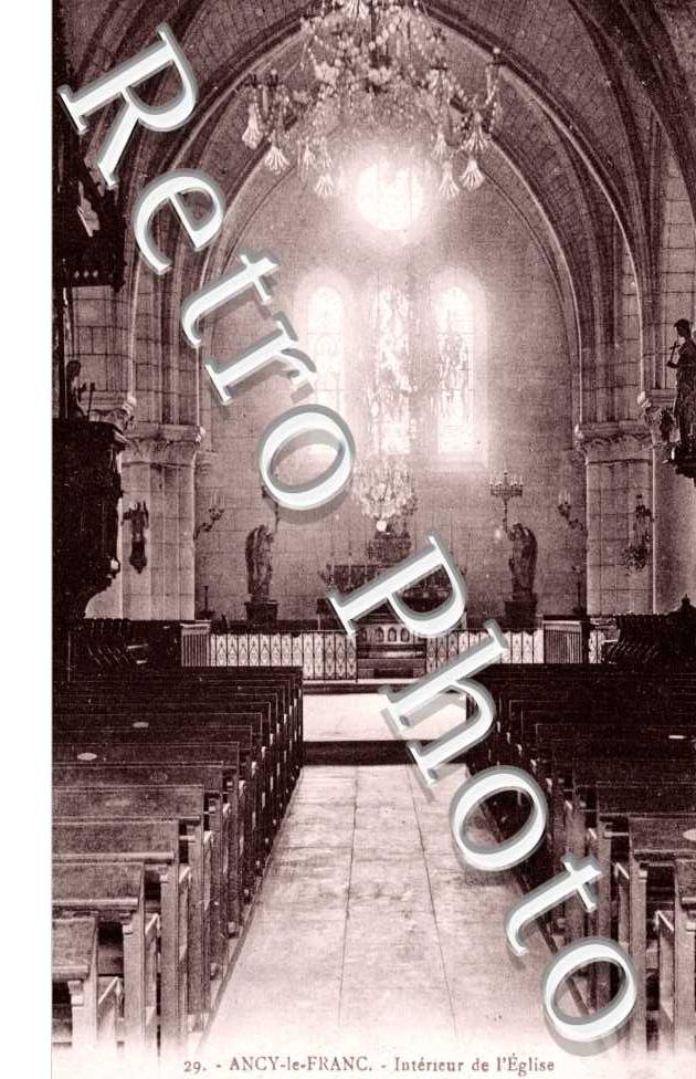 Interieur de l'eglise