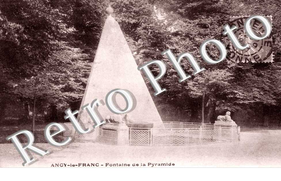 Fontaine de la Pyramide