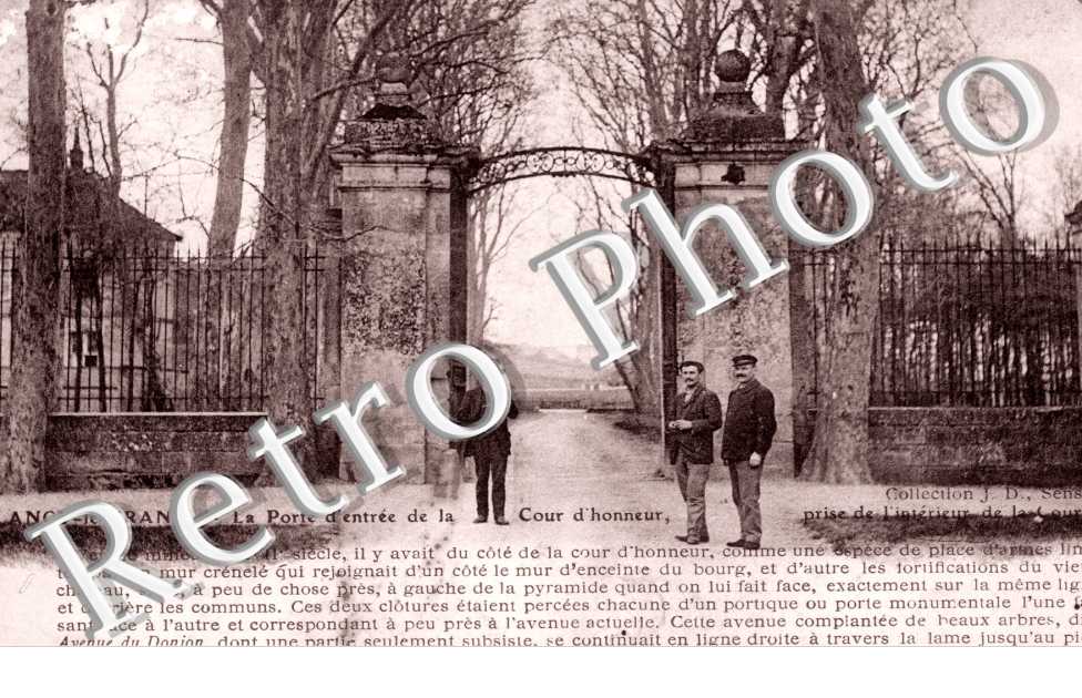Porte d'entree de la Cour d'Honneur