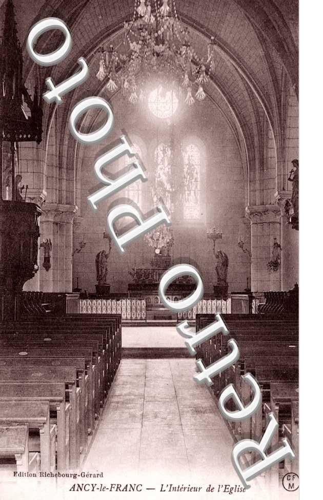 Interieur de l'eglise