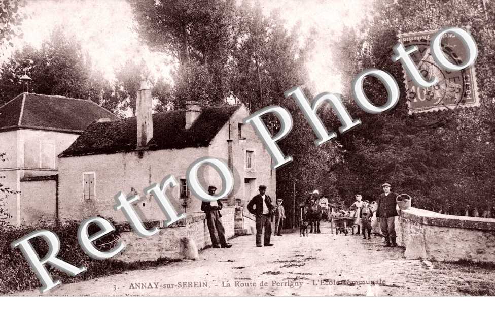 La route de Perrigny - l'ecole communale