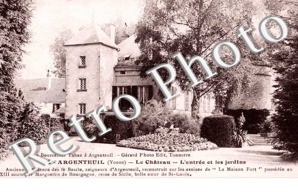 Le Chateau, l'entree et les Jardins