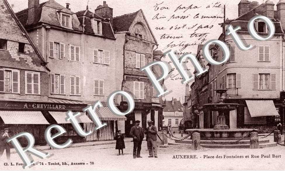 la Place des  Fontaines et la rue Paul Bert