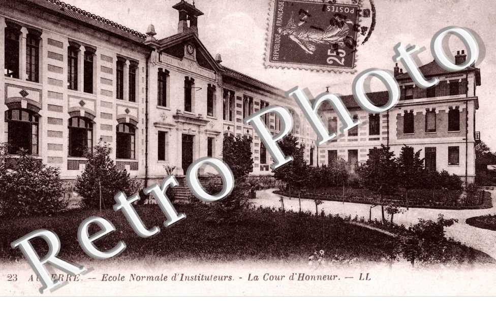 ecole normale d'instituteurs - la cour d'honneur