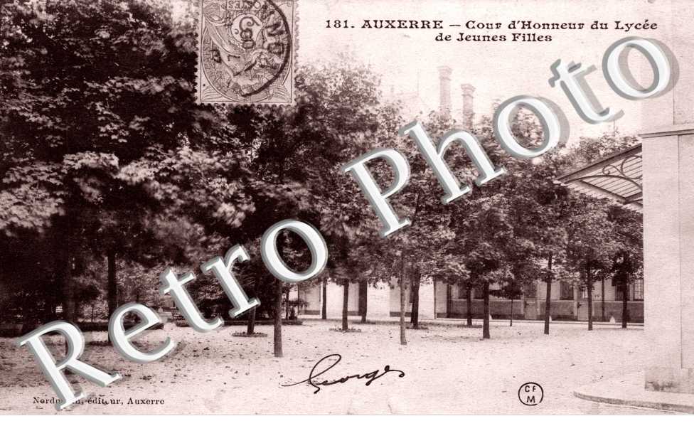 Cour d'Honneur du Lycee de Jeunes Filles