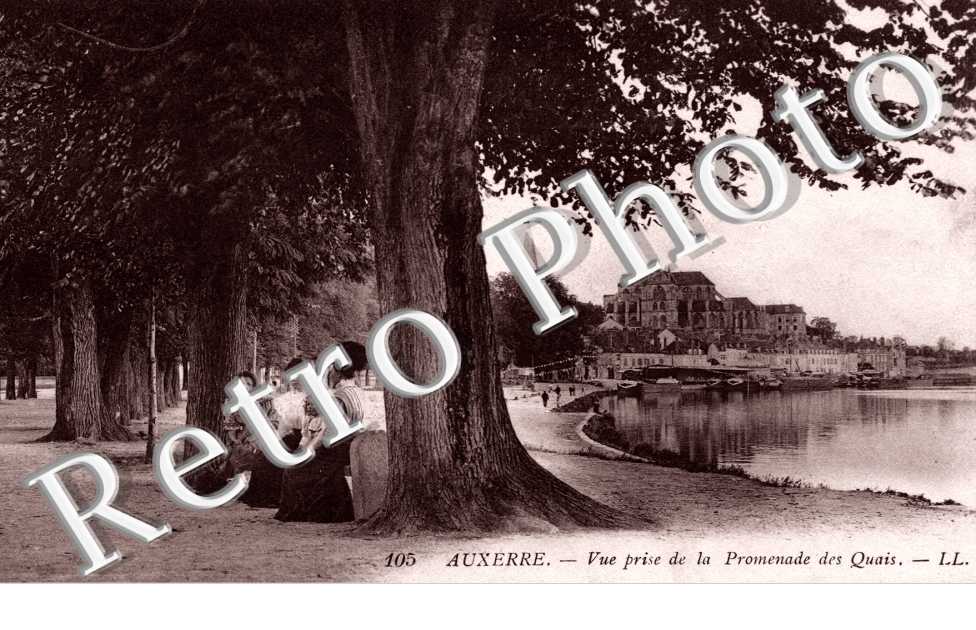 Vue prise de la promenade des quais
