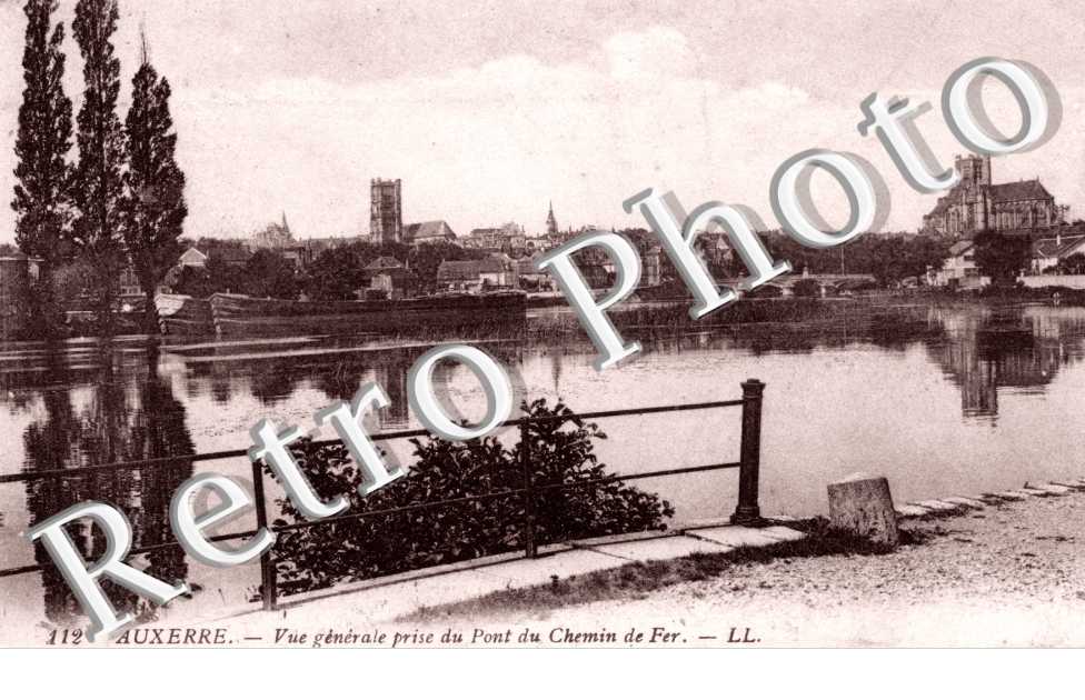 Vue generale  prise du pont du chemin de fer