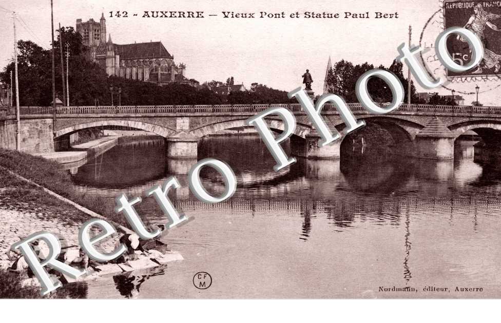 vieux pont et statue paul bert