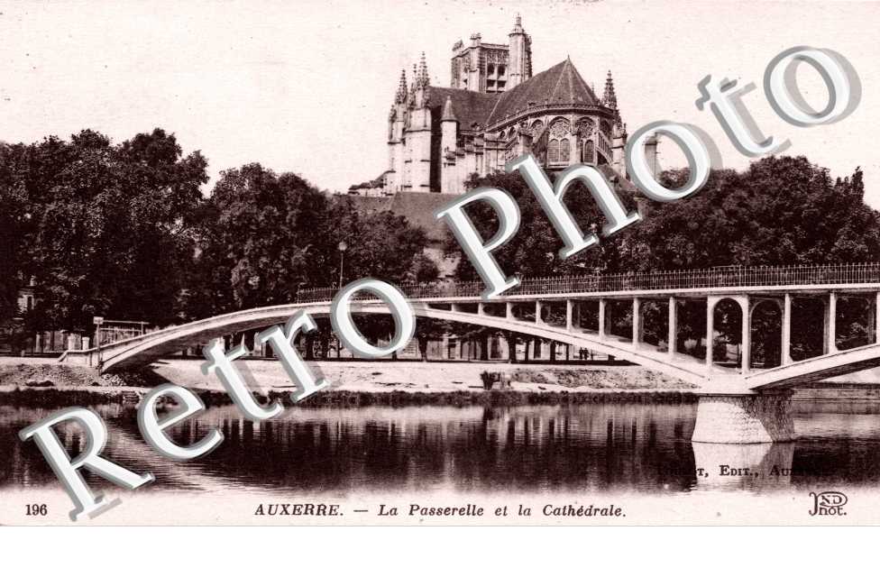la passerelle et la cathedrale