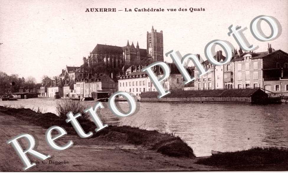 la cathedrale vue des quais