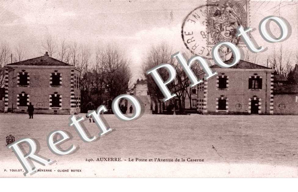 le poste et l 'avenue de la caserne