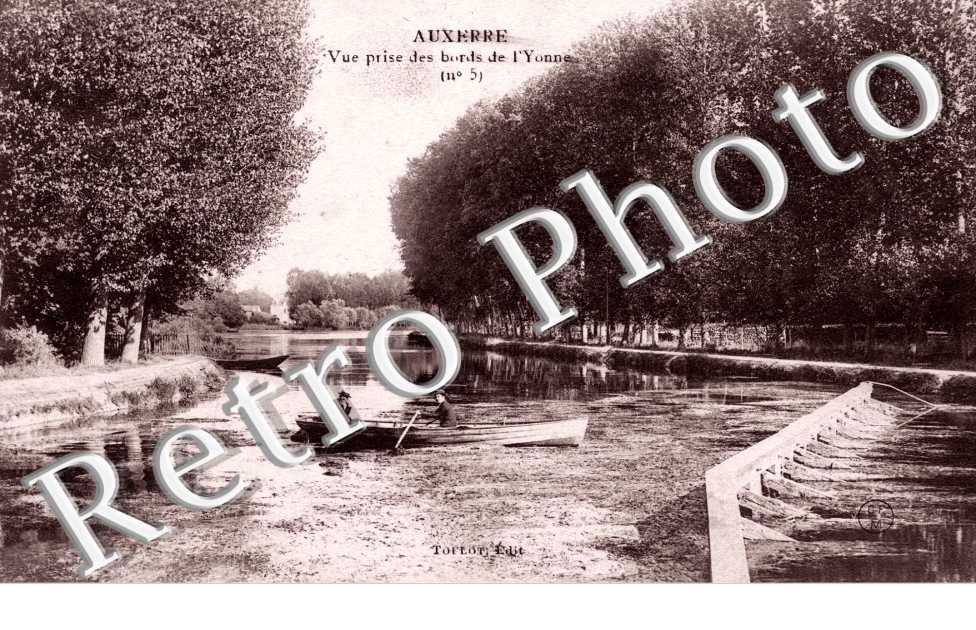 Vue Prise des Bords de l'Yonne
