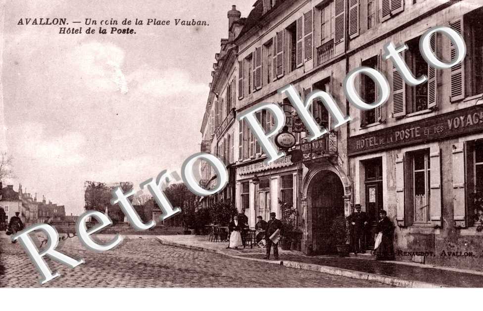 Un Coin de la Place Vauban et Hotel de la Poste