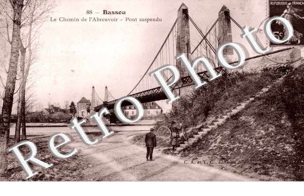 le Chemin de l'Abreuvoir, Pont suspendu