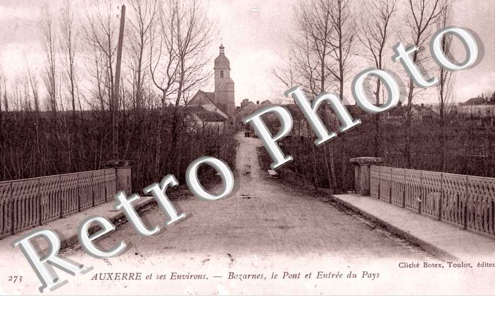 Le pont et l'entree du pays