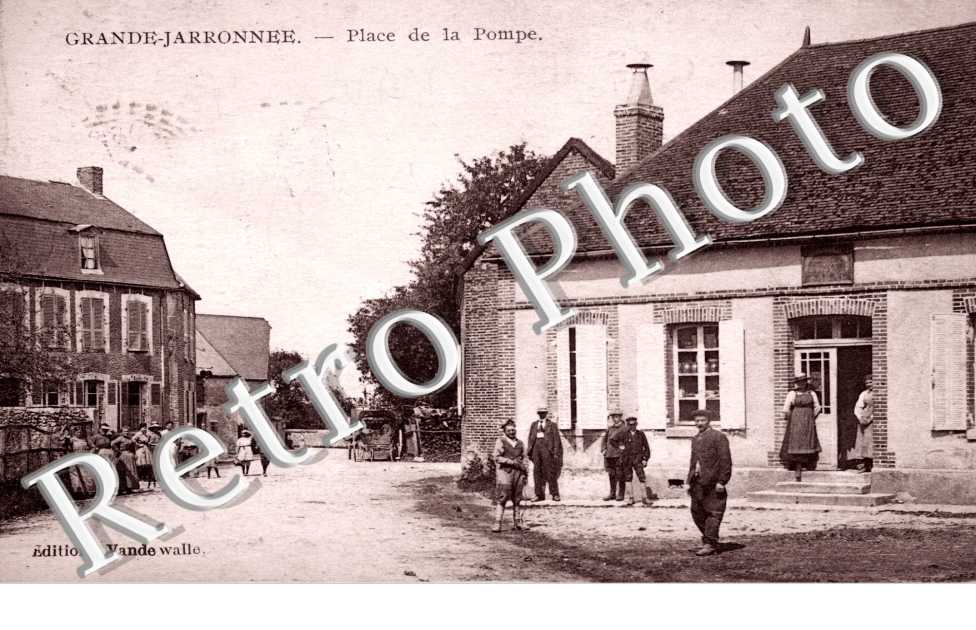 GRANDE-JARRONNEE  -  Place de la Pompe
