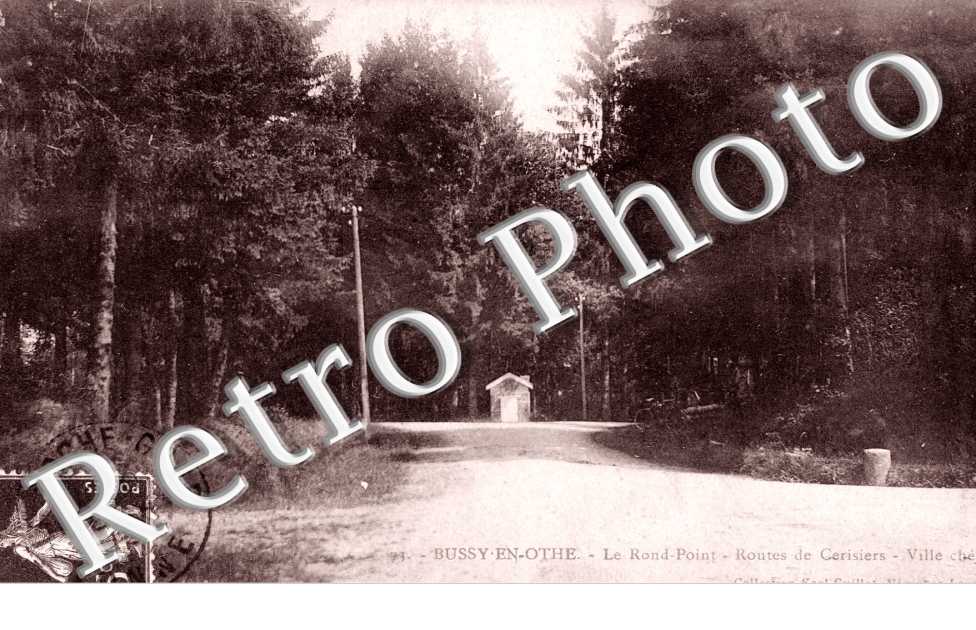 Le Rond Point, Routes de Cerisiers, Ville chetive