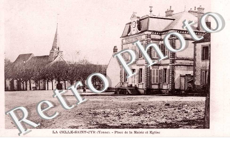 Place de la Mairie et Eglise