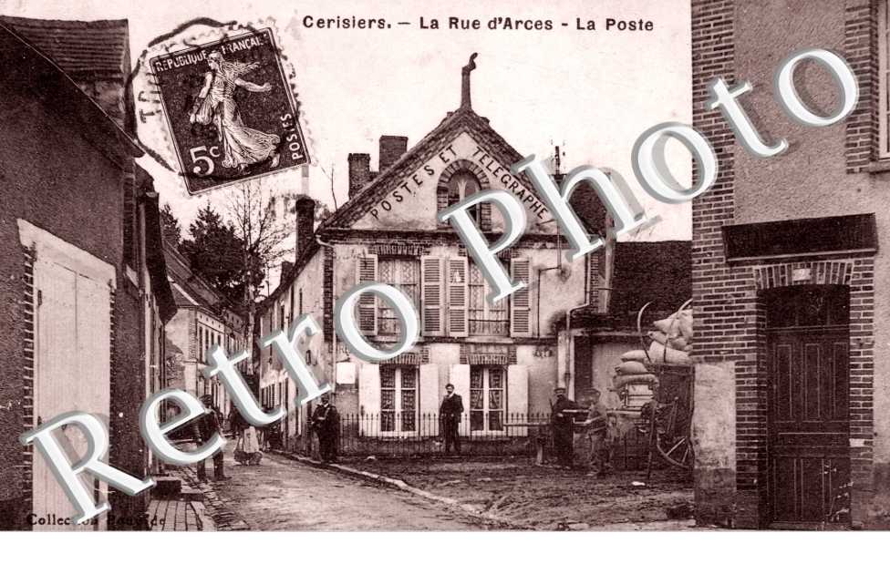 la rue d'Arces, la poste