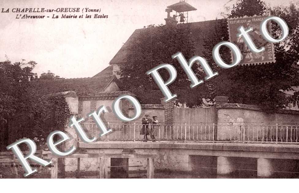 l'Abreuvoir, la Mairie et les Ecoles
