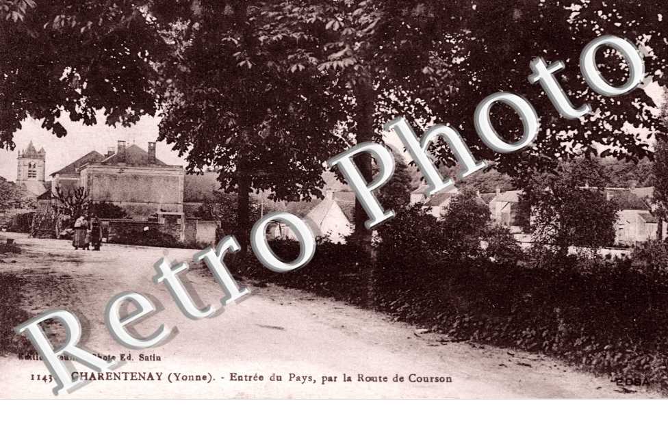 Entree du Pays par la Route de Courson