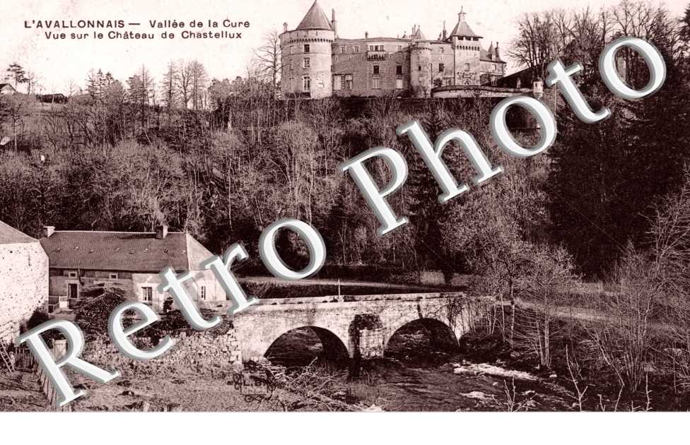 l'Avallonnais, Vallee de la Cure, Vue sur le Chateau de Chastellux