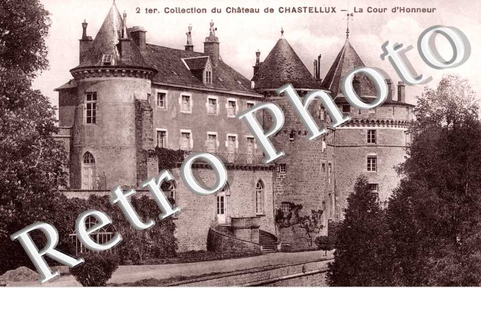 le Chateau - La Cour d'Honneur